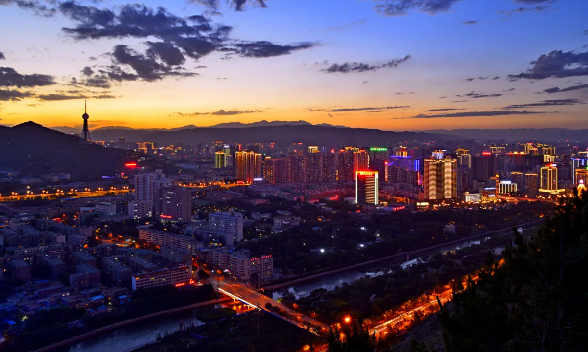 露营|西宁一座古老的城市,这里人文建筑众多,快来欣赏他们的美吧。