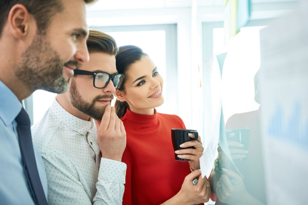 |职场中,为什么有些人在公共场合“作妖”?