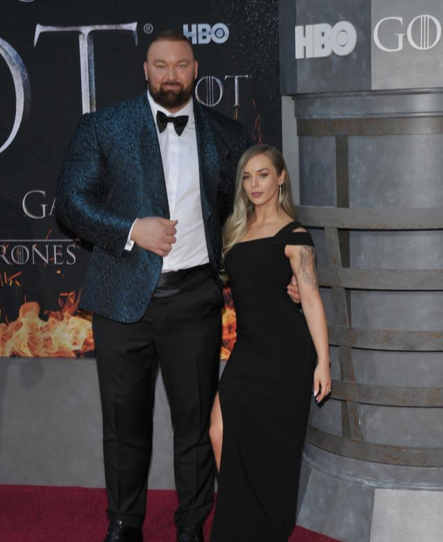 比约恩|世界第一大力士娶娇小老婆,身高体重相差悬殊,婚后生活怎么样