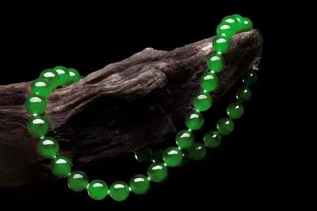 翡翠|翡翠内部出现了瑕疵,那这些瑕疵,全部都是坏的吗?