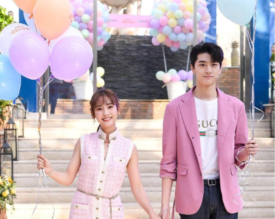 邢菲|邢菲近照，又被美到了，这身打扮我太喜欢了，清新气息扑面而来