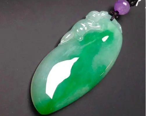 翡翠|翡翠雕刻最传统的题材，第1种是佛教题材，第2种就是动物题材