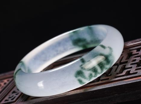 翡翠|还不会挑选翡翠挂件？这两种主题供你参考，了解后不会迷茫