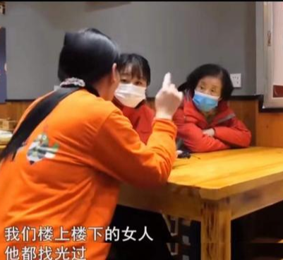 小鲜肉丈夫被47岁妻子家暴成性,事后毫无愧疚之心:他又不会没命