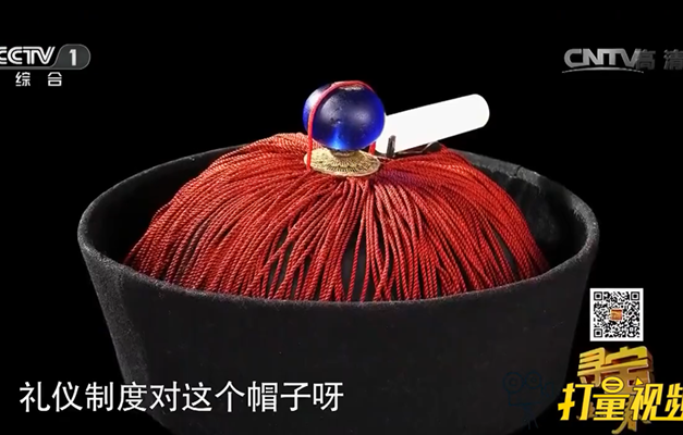 一位男子带“祖传红帽”鉴宝,却被观众嘲笑做白日梦,专家激动问道:“你的祖上是谁?”