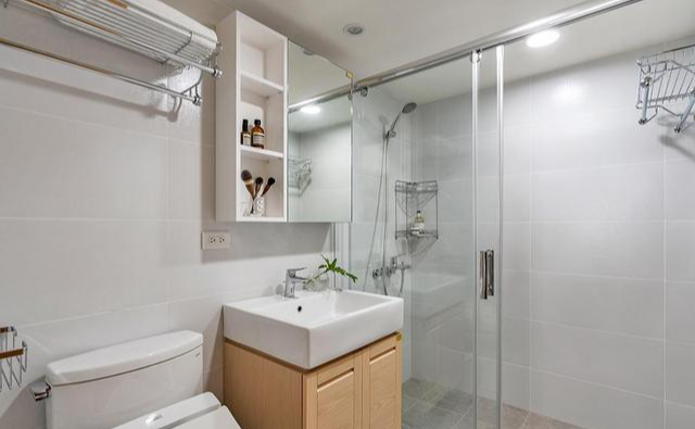 看了无数“过度装修”的家,我发现这套85㎡的“穷装”反而更实用