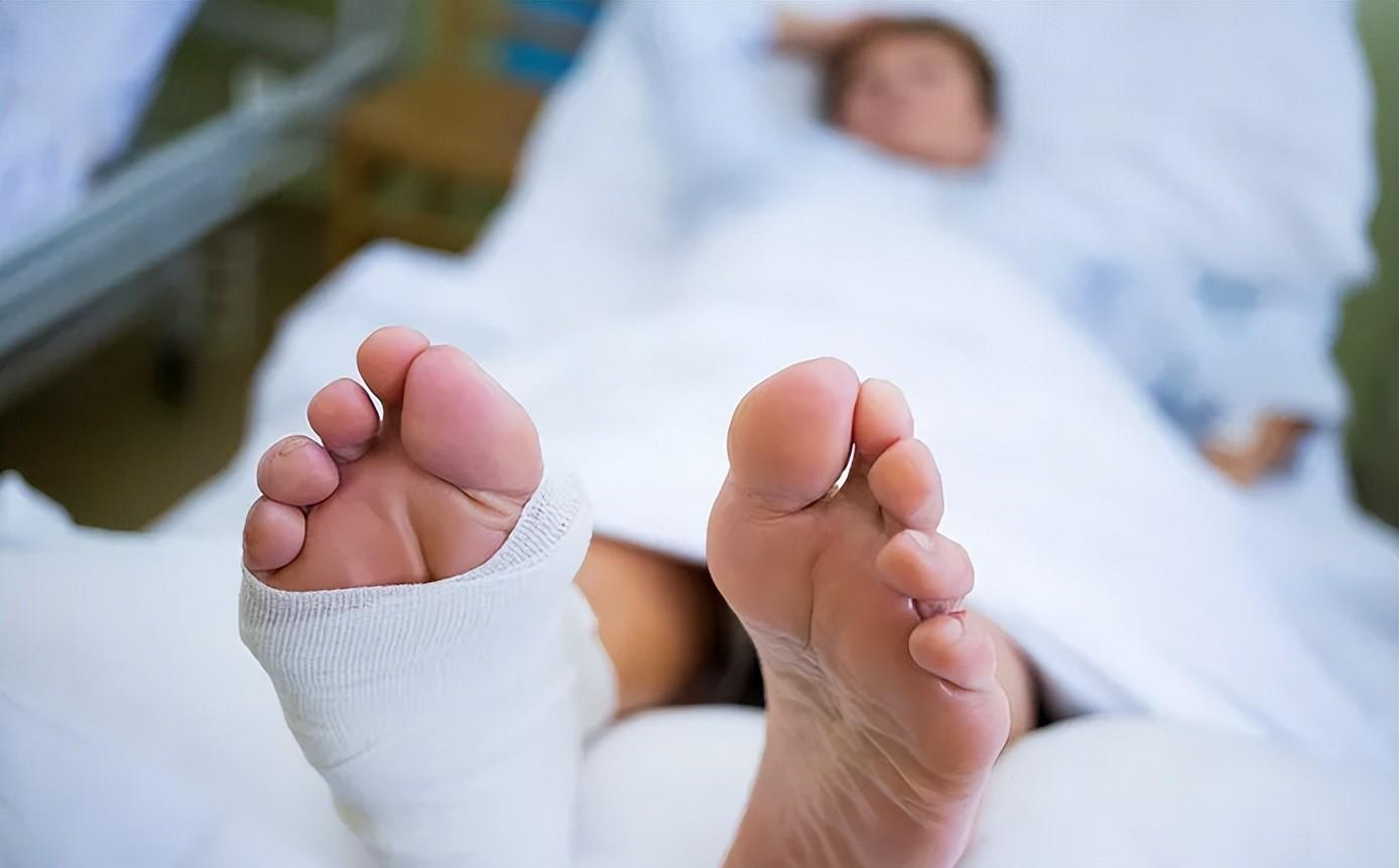 医生|血栓来临，手脚先知！医生提醒：手脚出现3大症状，需警惕血栓