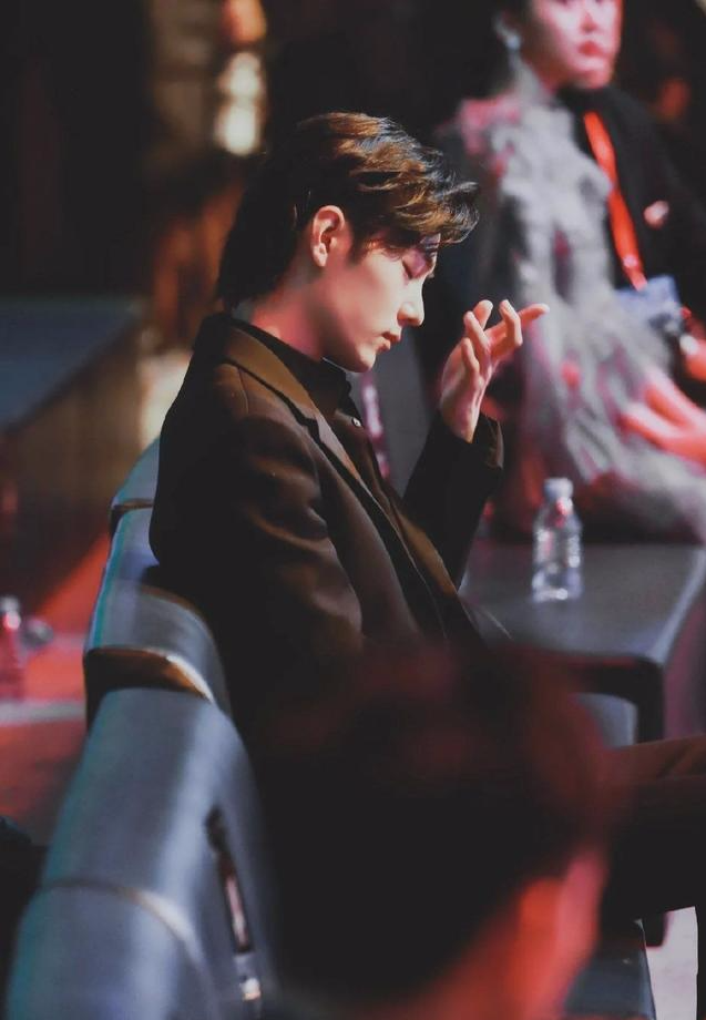 肖战|第32个新代言官宣预热，肖战携手百年品牌