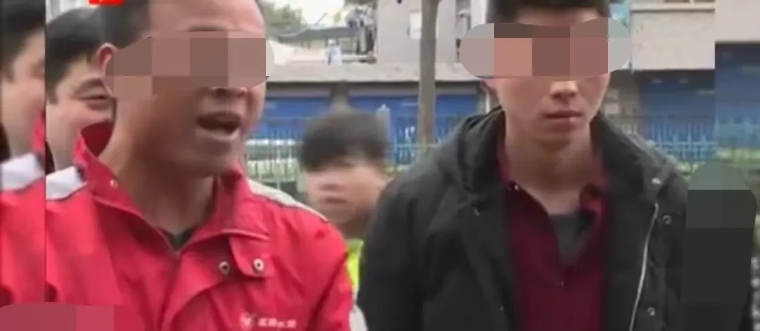 浙江杭州,一女子买电动车讲价遭拒绝后,叫来一帮老乡说老板欺负她