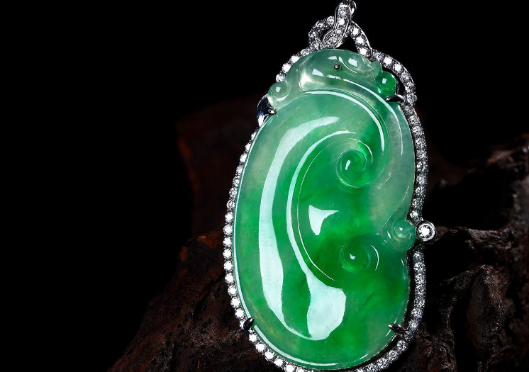 翡翠|新买的翡翠戴了没多久,就出现了掉色的现象,那就证明你被骗了