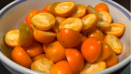 “阳”了之后嗓子干痒不舒服,教你2款养生汤,润肺止咳还补水,越喝越舒服