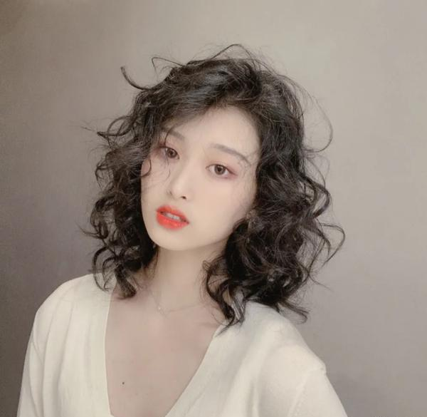 保湿 流行发型有哪些？这15款不容错过，爱美女士都在剪