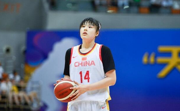 中国篮协|登热搜榜！篮协不同意李月汝加盟WNBA，舆论一边倒，姚明被批评