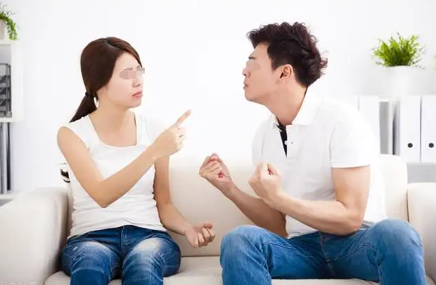 回顾 浙江一男子邀女友家中做客,吃完饭后,将女友砌入水泥墩