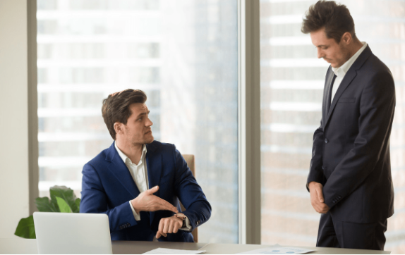 |职场上混得比别人好，要想混得好，首先要有两把刷子