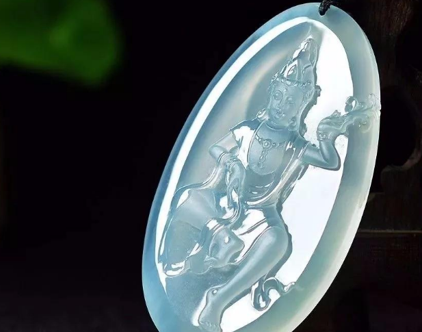 翡翠|翡翠饰品不受年轻人喜爱?这只是暂时的,在未来会有改变