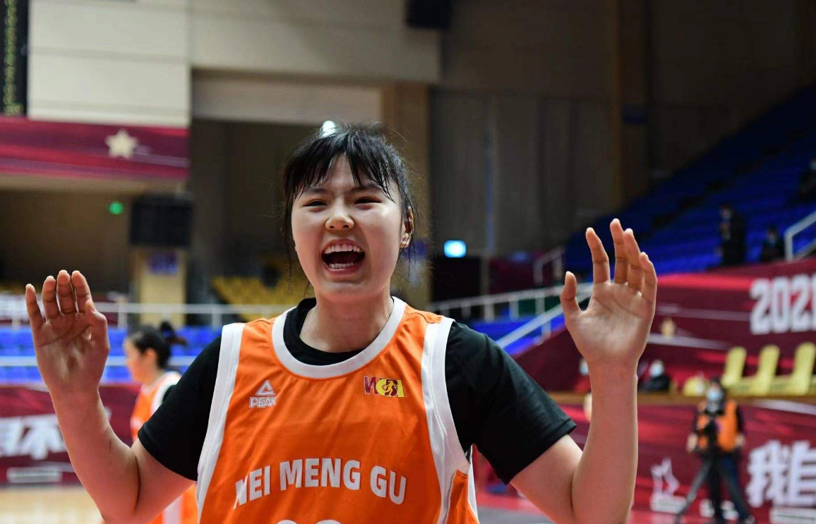 女篮|还有谁？女篮最强中锋霸气外露，他是女版奥尼尔，长相靓丽球技出色