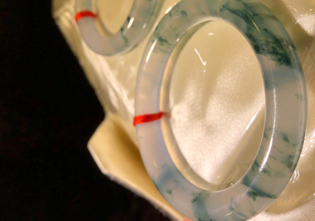 翡翠手镯|教你几个小窍门,认认真真的去挑选,最适合自己的翡翠手镯