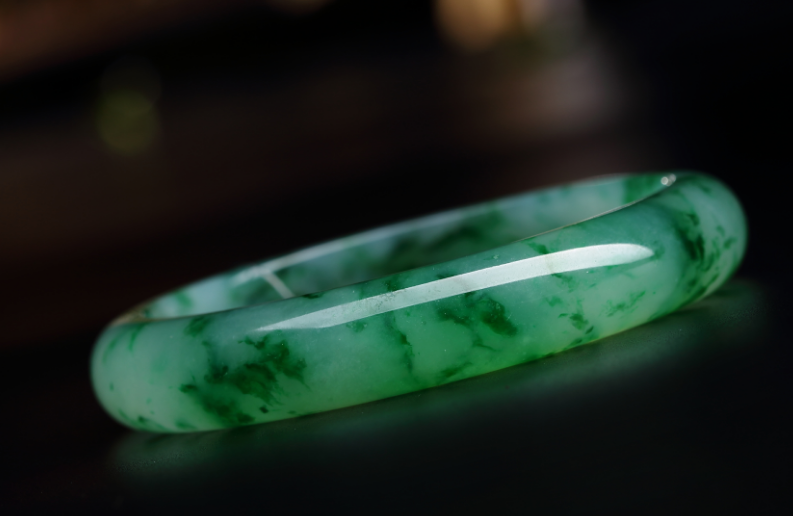 翡翠|翡翠已经成为投资品,虽然价格涨了好几倍,但是变现成为难题