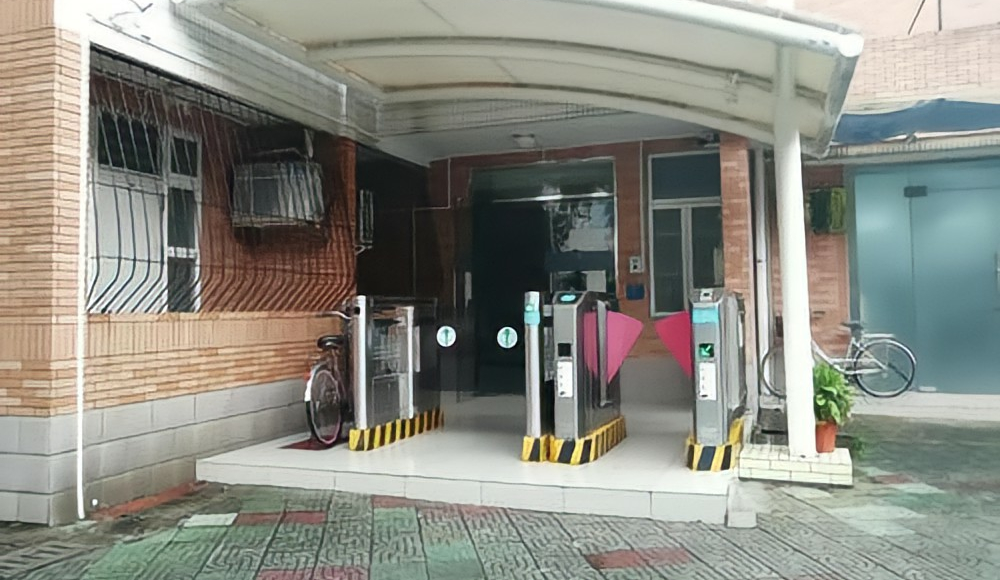 山东省|山东一女子与男同事网聊两性话题，上厕所时却被男子强行猥亵