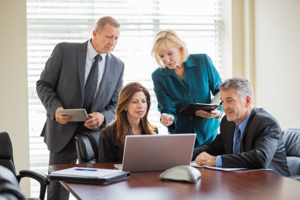 算法|和领导出去吃饭,领导叫上了他的前部门同事,怎么办?