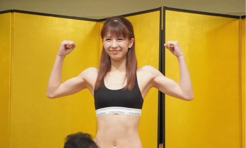 日本队 虎牙萌妹，K-1女拳王，你知道，她的本职是美容美发师吗？