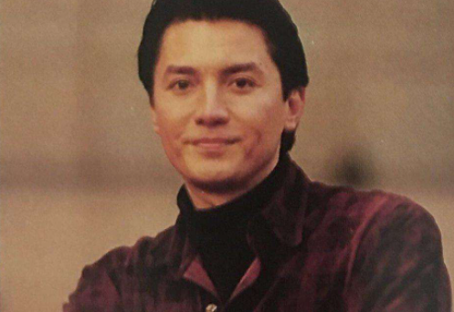 尊龙|曾是亚洲颜值天花板,如今发福成油腻大叔,童年生活悲惨身世成谜