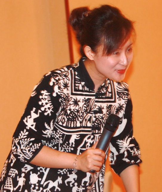 吕洋|程派旦角吕洋近照，她是梅花奖获得者，不但人长得美，唱腔更美