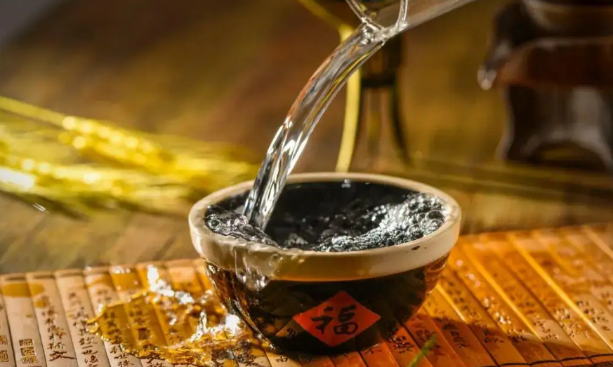 高血压|血压高的人不能喝浓茶？医生：不想血压飙升，3“水”要少喝