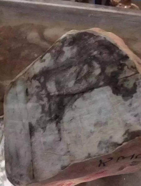 |狗屎地翡翠就一定不值钱吗?狗屎地料子能出高绿?