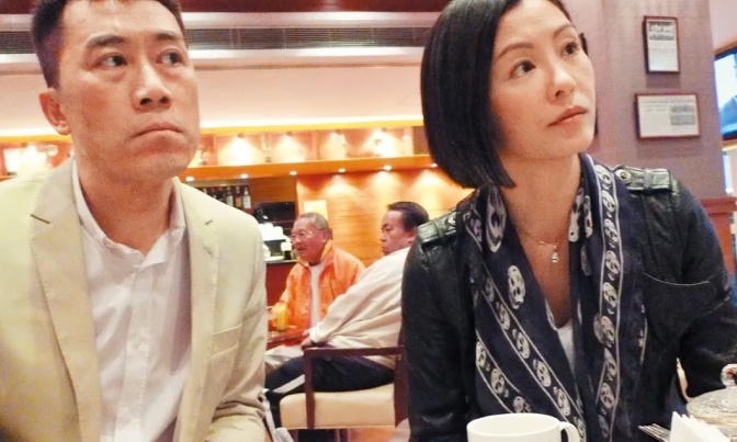 伍咏薇|她,20岁出道21岁丧夫,交往过30任男友,30岁再婚无视老公偷吃