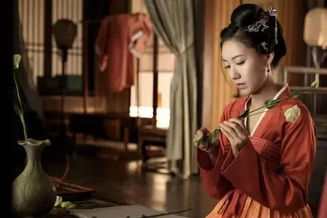 姐姐|看了《知否》原著才知道, 柳氏为何疏远墨兰, 却跟明兰华兰走得更近