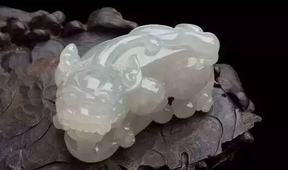 雕刻|很多人都不了解的知识，翡翠貔貅也分公母，两只才能真正招财