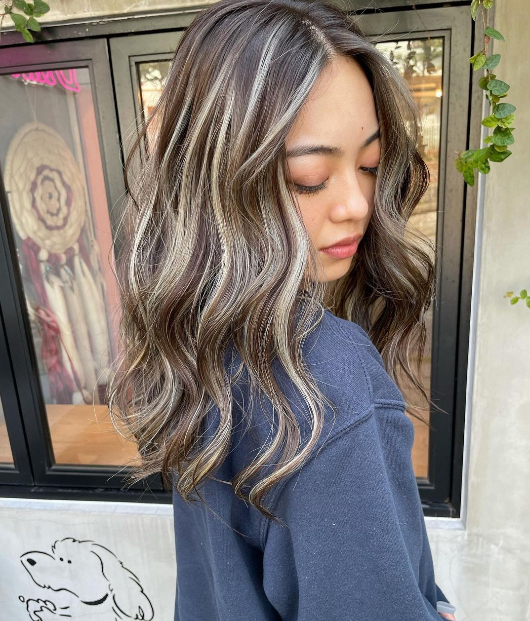 发型 女人发型别乱来,搭配上立体挑染,让你美出回头率