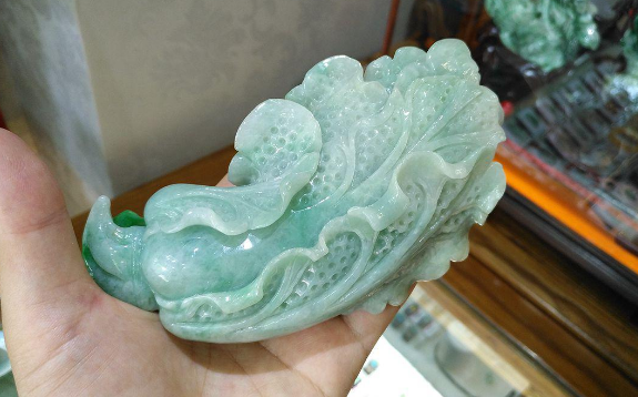 翡翠|越是设计的简单的翡翠成品,它越受大家的欢迎,价值也就越高