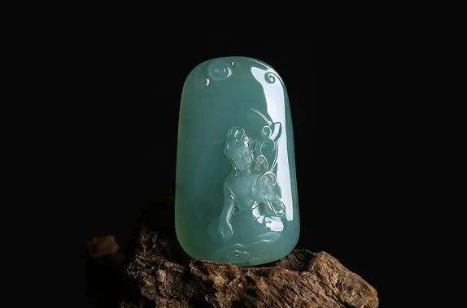 翡翠|芙蓉种翡翠价格亲民,属于什么档次,你知道吗?