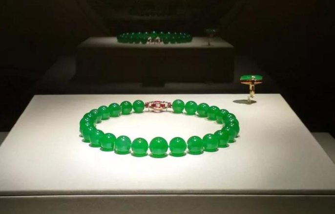 翡翠|国人为什么拿翡翠做传家宝，仅是因为价值吗？这三个原因最重要