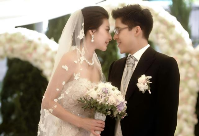 郭晶晶|3亿彩礼下嫁霍家，婚礼连换12套百万礼服，郭晶晶到底凭什么？