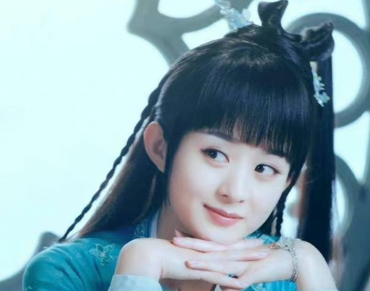 赵丽颖|赵丽颖节目中大口吃饭，谁注意她吐掉的垃圾放在哪？是真有素质！