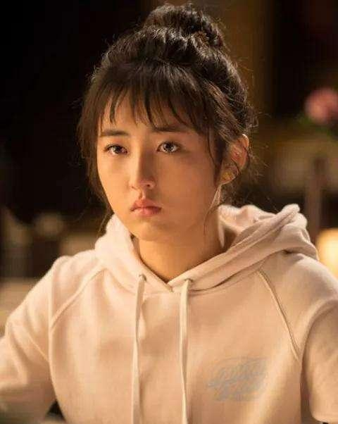 张子枫|张子枫疑恋情曝光,看到绯闻对象后:妹妹快跑,这男的不是好鸟