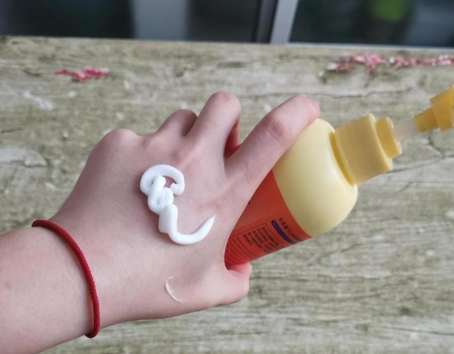 保湿 什么时候抹“身体乳”效果更好？记住这3点，免得皮肤又干又差。