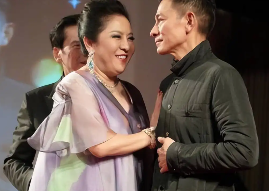 谭咏麟|谭咏麟歌坛这个高度可望不可及，他的这个高度怎么理解？