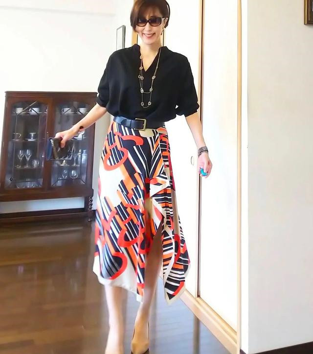 短发 这是最优雅的日本主妇，短发造型女人味十足，每天穿着不重样