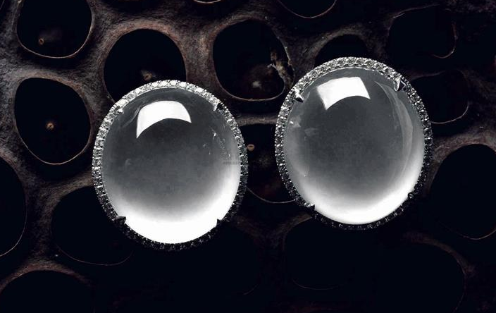 翡翠|翡翠的应用越来越广泛,同时价值也在上升,所以要知道怎么鉴定