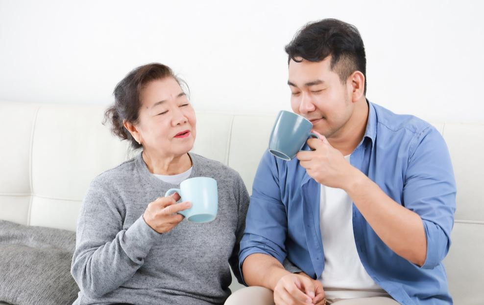 63岁大妈,深夜逃离新老伴家。我太天真了,再婚并没有想象的那么好