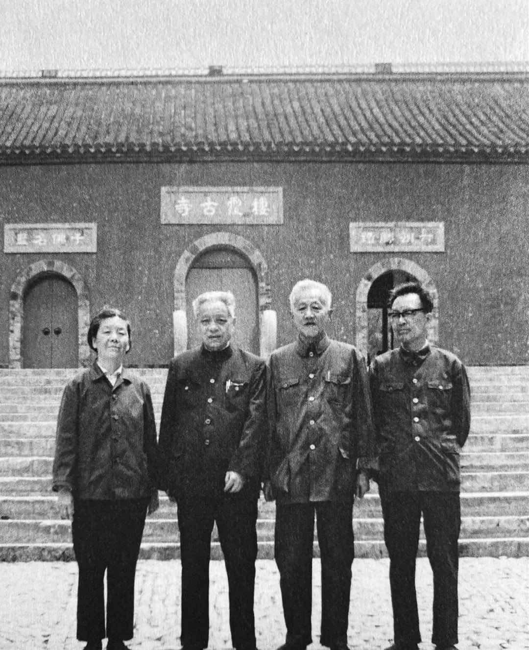 上海市|“扫地僧”：每天上班9小时，为看《非诚勿扰》把黑白电视换成彩色电视