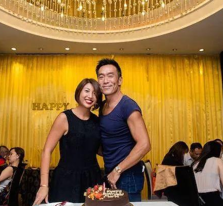 郑浩南|57岁的他自曝妻子有第三者,外出工作16个月回家,竟已人去楼空?