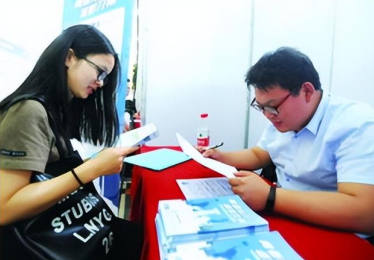 刘涛|出生在一个普通家庭，却被淘汰了，现在找工作都看背景了吗？