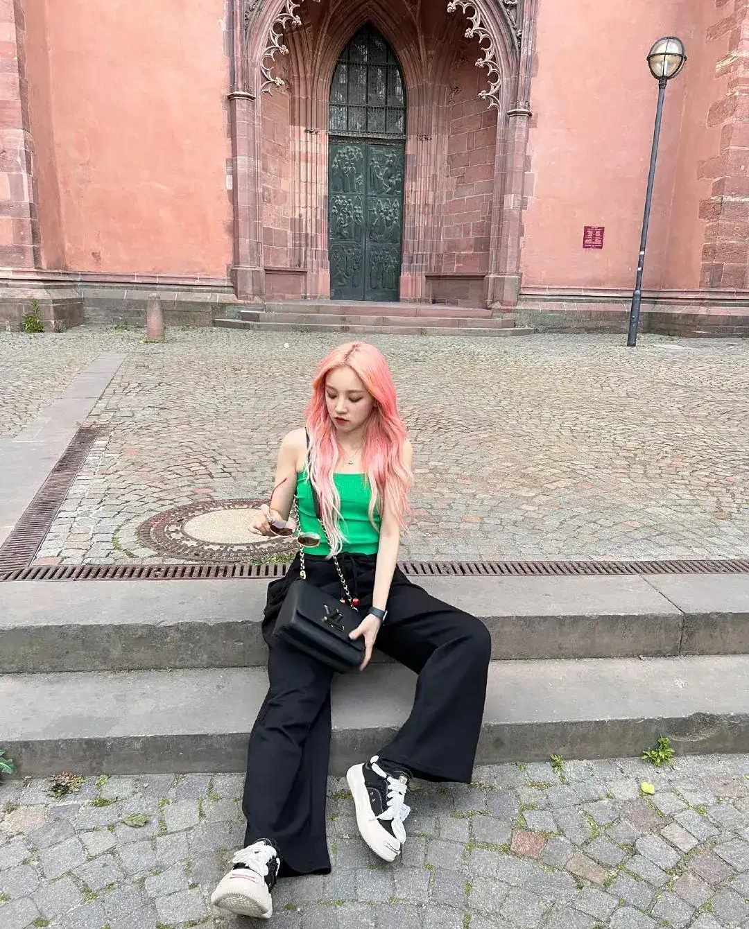 李晨|李晨转发宋雨琦微博上了热搜！