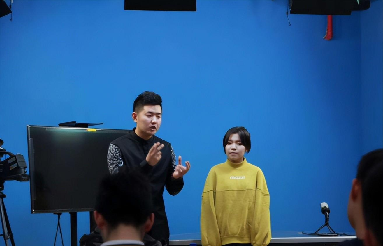 央视|刘妙然:放弃河北,一姐的位置,到央视主持凌晨5点档,值得吗?